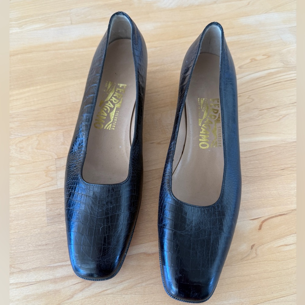 Ferragamo crocodile flats/low heel pumps.
